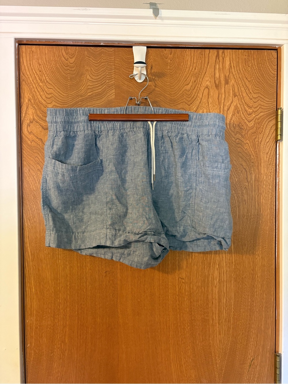 Athleta Linen Shorts 4”